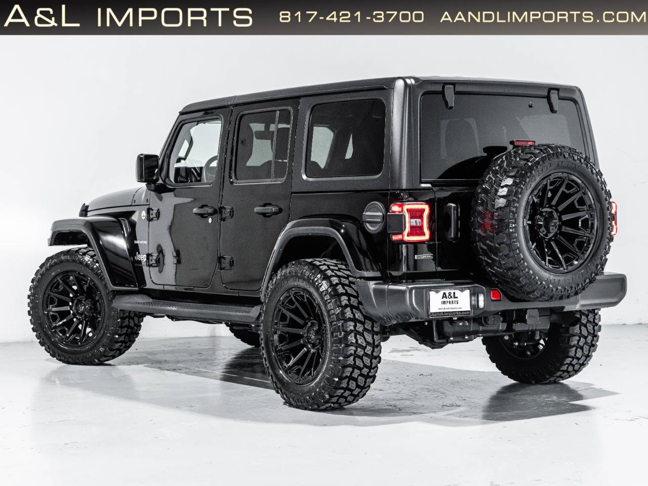 Used 2023 Jeep Wrangler Unlimited Sahara w/ LED Lighting Group AWD/4WD image 3