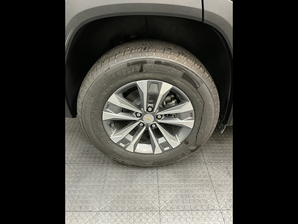 New 2027 Chevrolet Equinox LT w/ LPO, Floor Liner Package AWD/4WD image 37