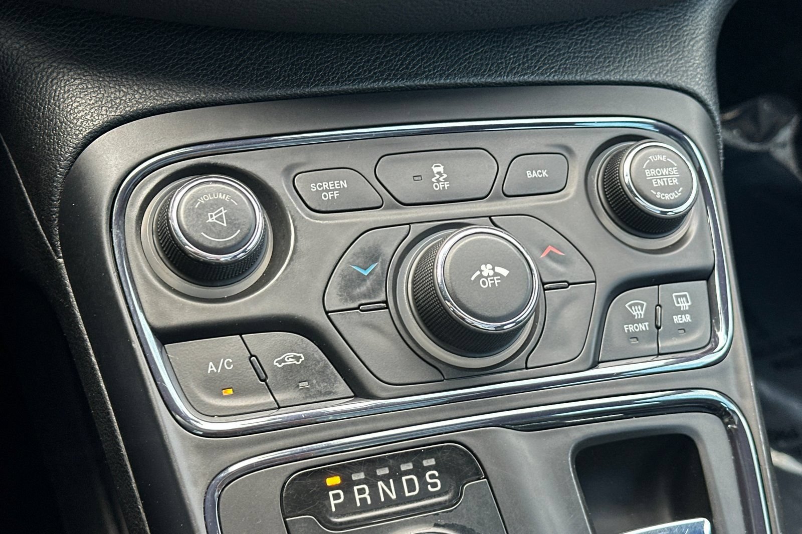 Used 2015 Chrysler 200 S FWD image 19