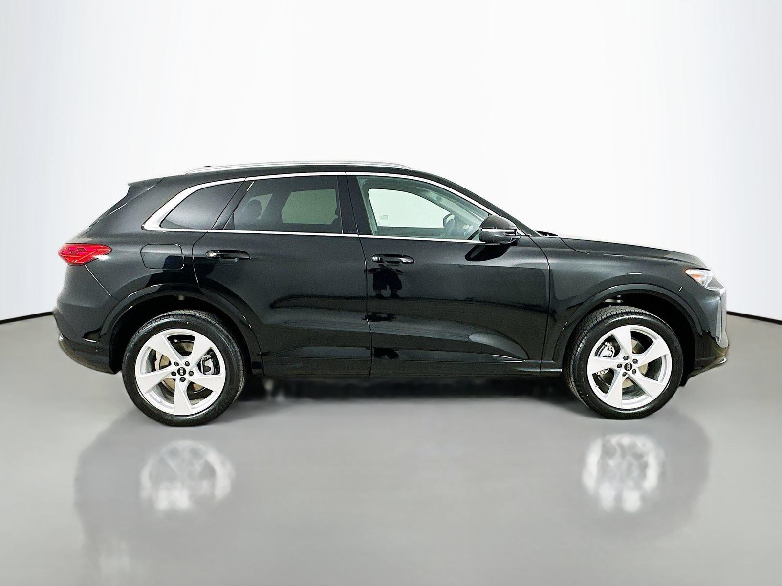 New 2026 Audi Q5 Premium w/ Premium Plus AWD/4WD image 4