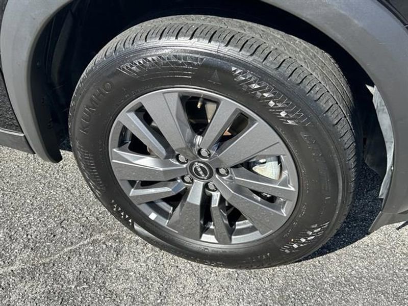 Used 2025 Nissan Pathfinder SV image 22