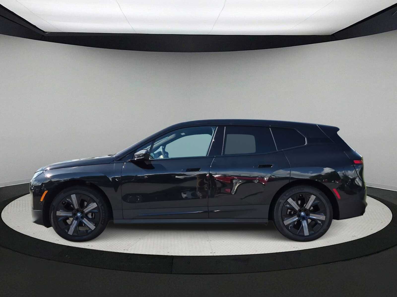 Used 2024 BMW iX xDrive50 AWD/4WD image 5