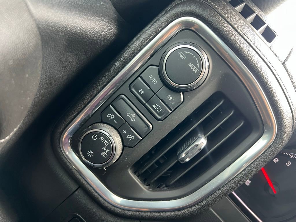Used 2021 Chevrolet Silverado 1500 LT AWD/4WD image 34