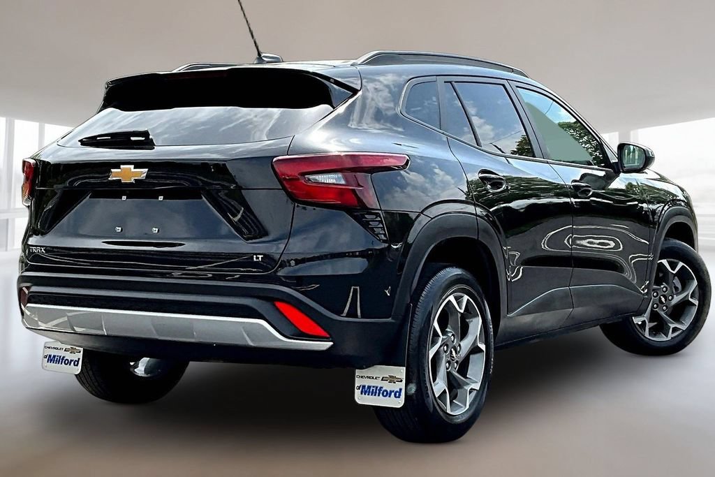Used 2025 Chevrolet Trax LT FWD image 6