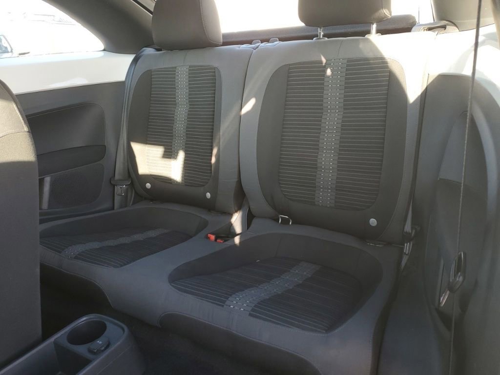 Used 2012 Volkswagen Beetle 2.0T image 21
