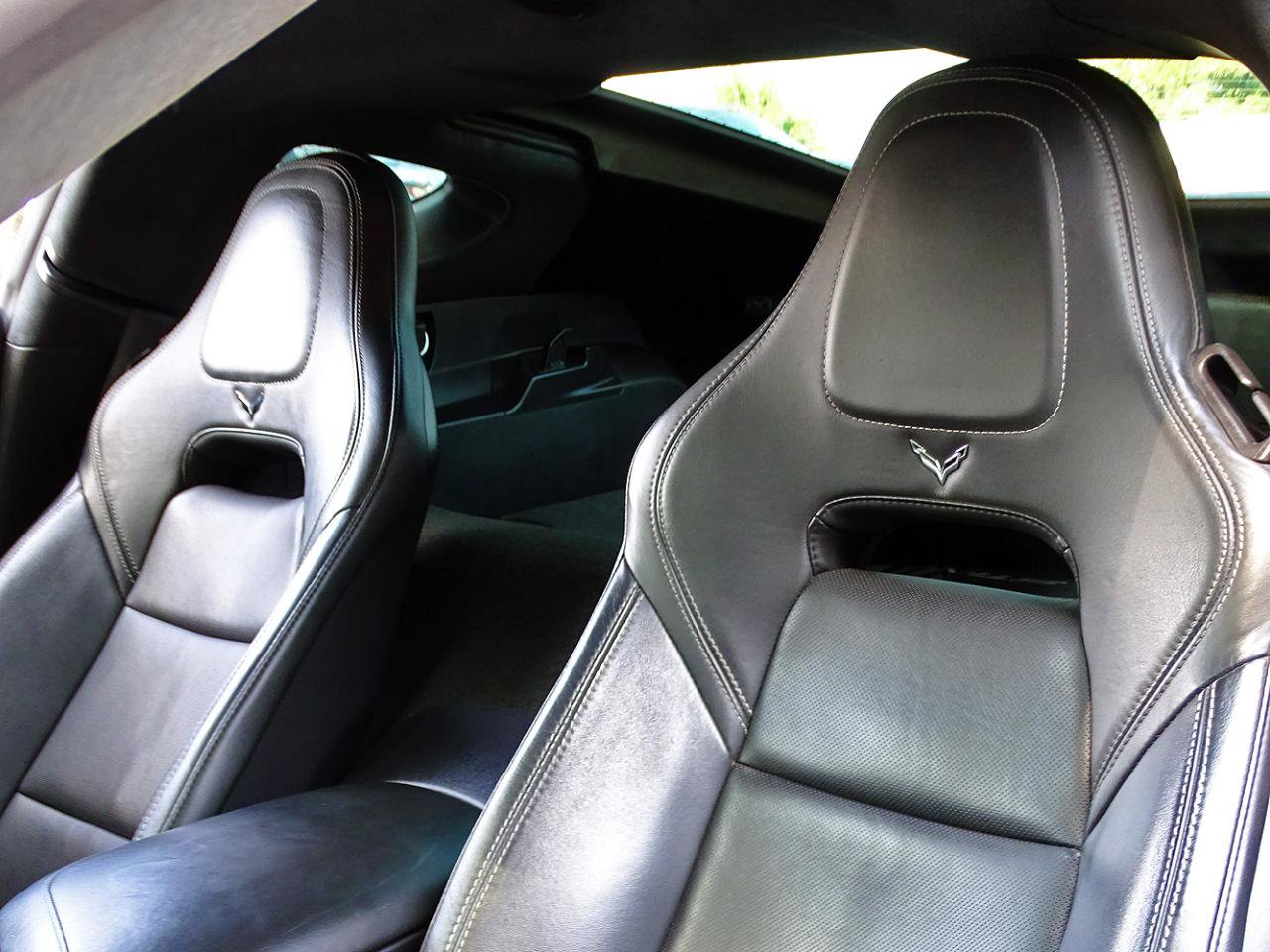 Used 2015 Chevrolet Corvette Stingray Coupe w/ Z51 3LT w/ 3LT Preferred Equipment Group RWD image 39