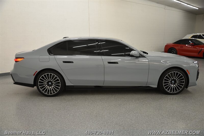 Used 2025 BMW 750e xDrive w/ Premium Package AWD/4WD image 10