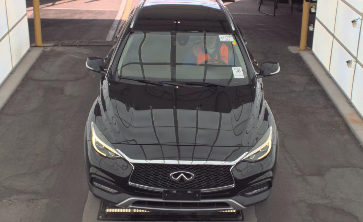 Used 2018 INFINITI QX30 Premium w/ Navigation Package image 2