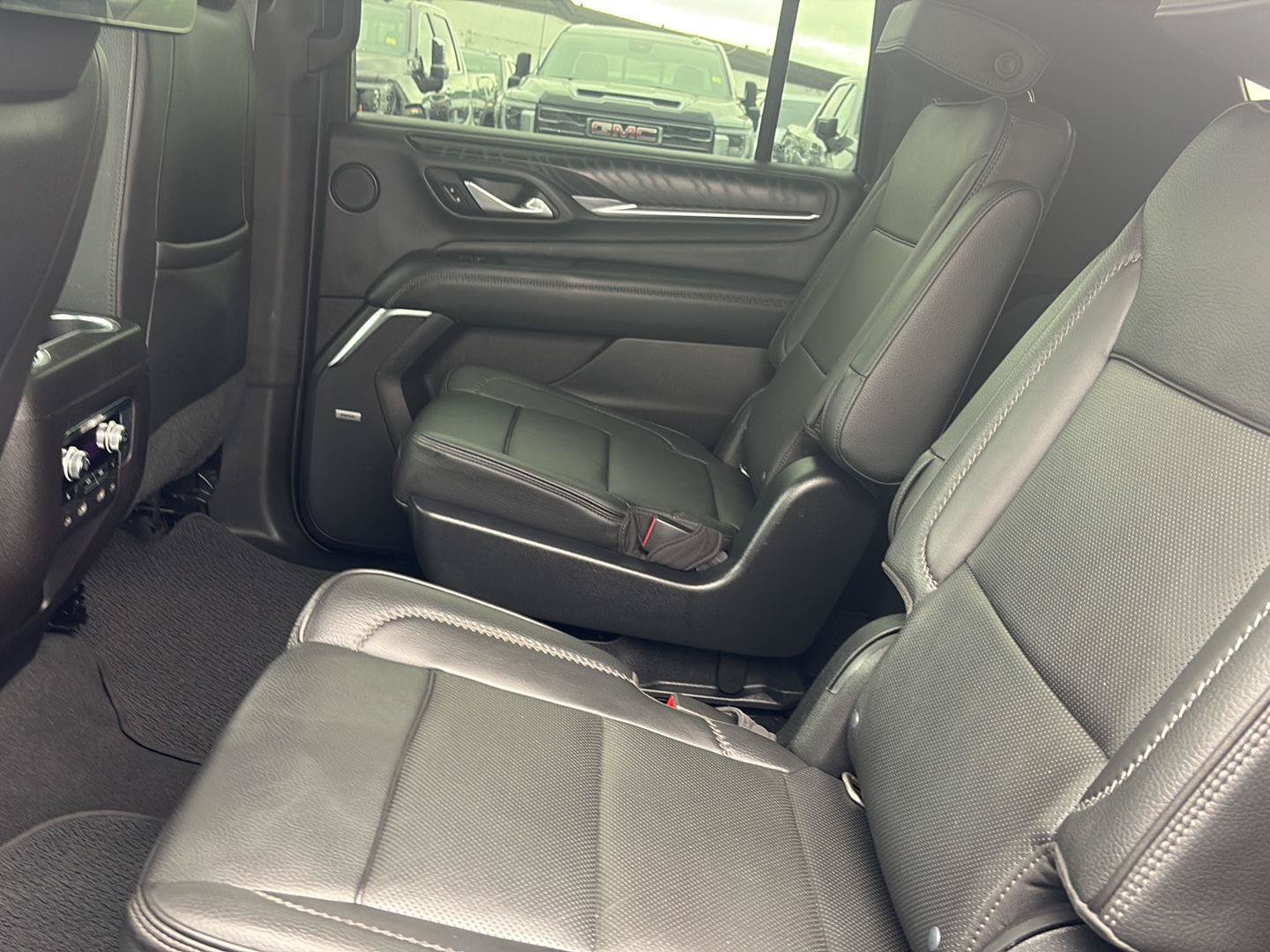 Used 2021 GMC Yukon XL Denali AWD/4WD image 33