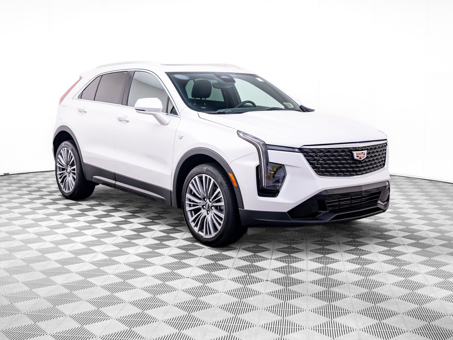 Certified 2024 Cadillac XT4 Premium Luxury w/ Technology Package FWD image 9