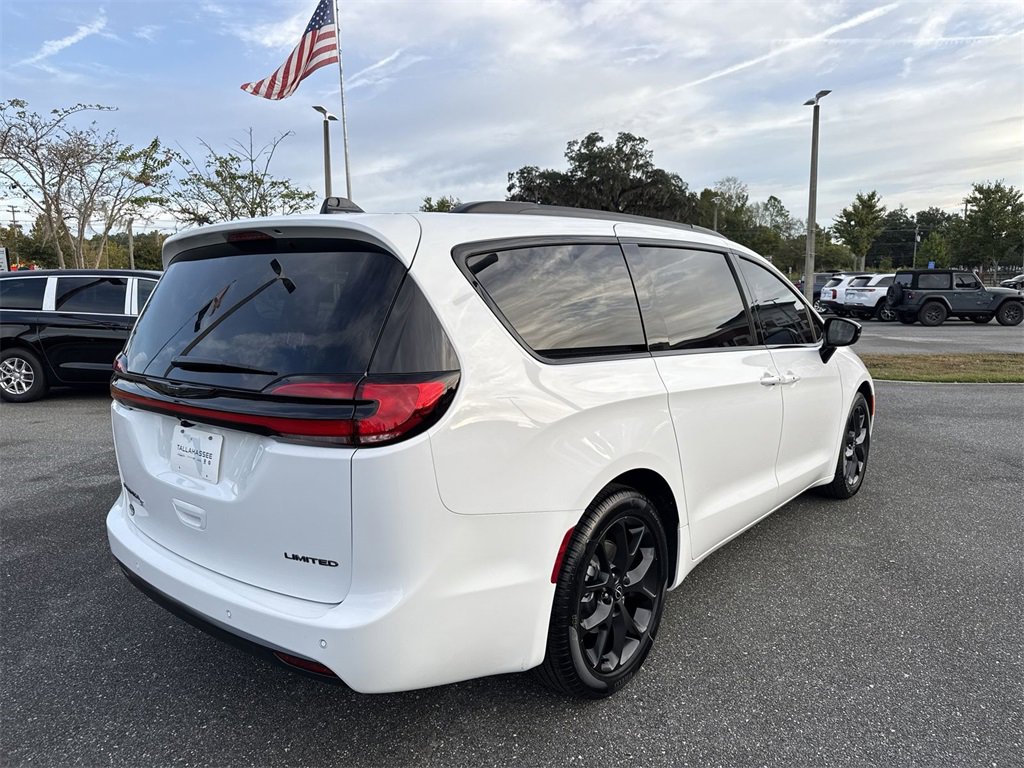 New 2026 Chrysler Pacifica Limited w/ S Appearance Package image 3