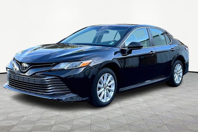 Used 2018 Toyota Camry LE image 3
