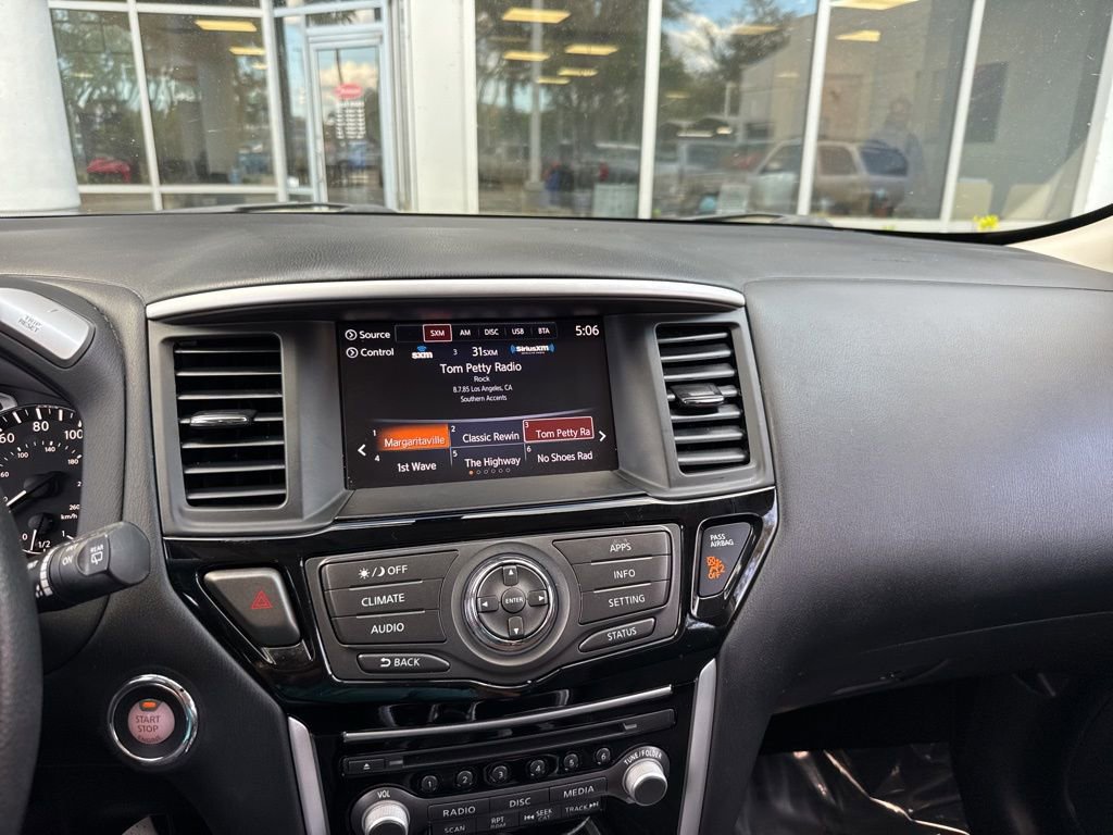 Used 2020 Nissan Pathfinder S FWD image 41