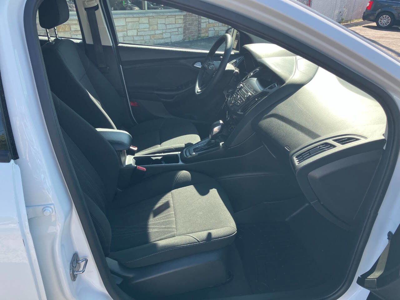 Used 2018 Ford Focus SE w/ SE Appearance Package image 14