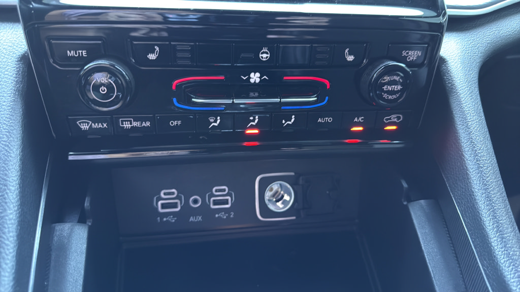 Used 2025 Jeep Grand Cherokee Altitude RWD image 24