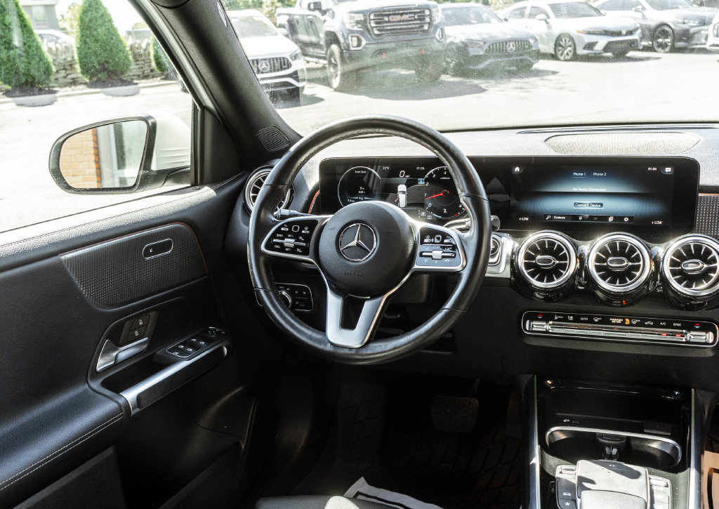 Used 2022 Mercedes-Benz GLB 250 4MATIC w/ Premium Package Lite image 8