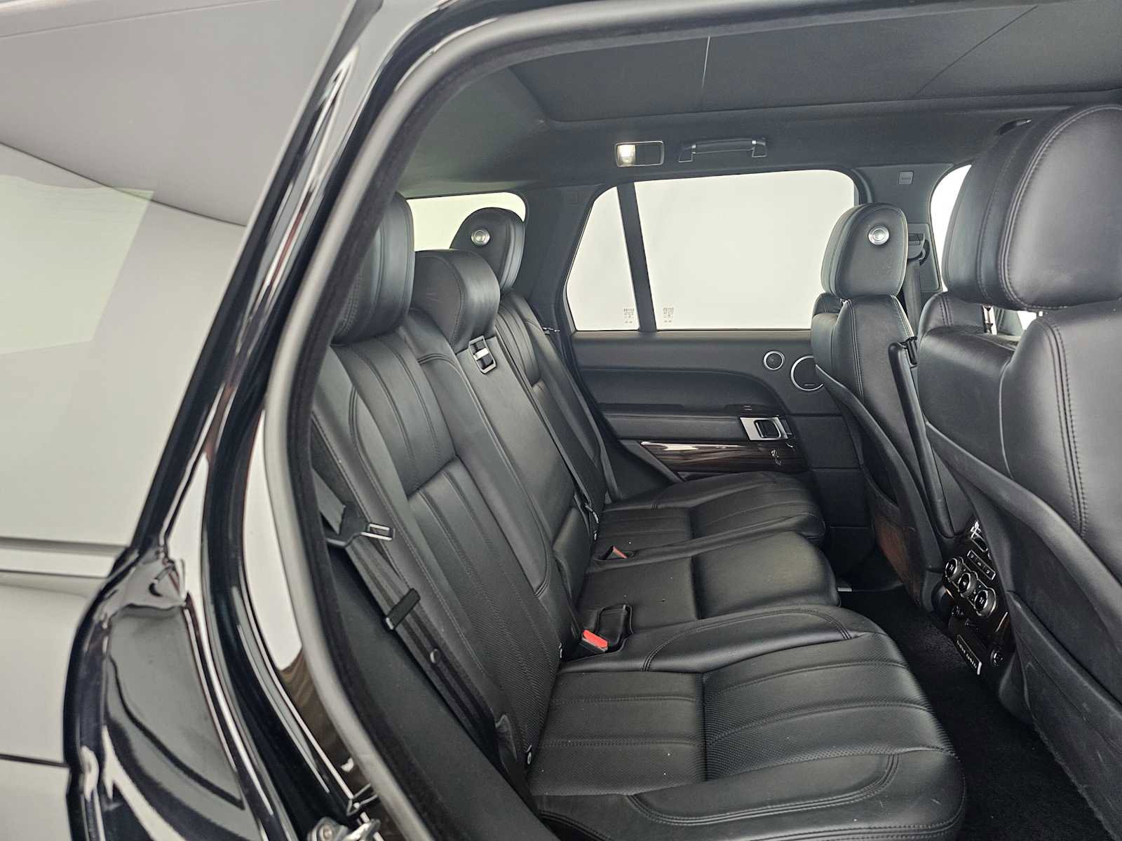 Used 2015 Land Rover Range Rover Supercharged image 12