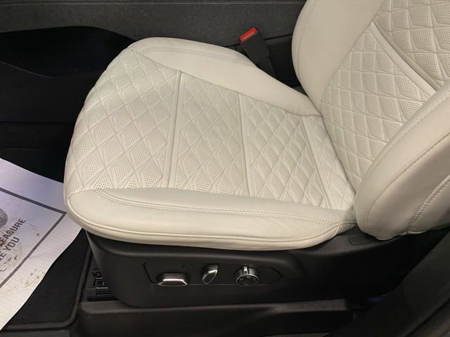 Used 2025 Cadillac Escalade ESV V image 19