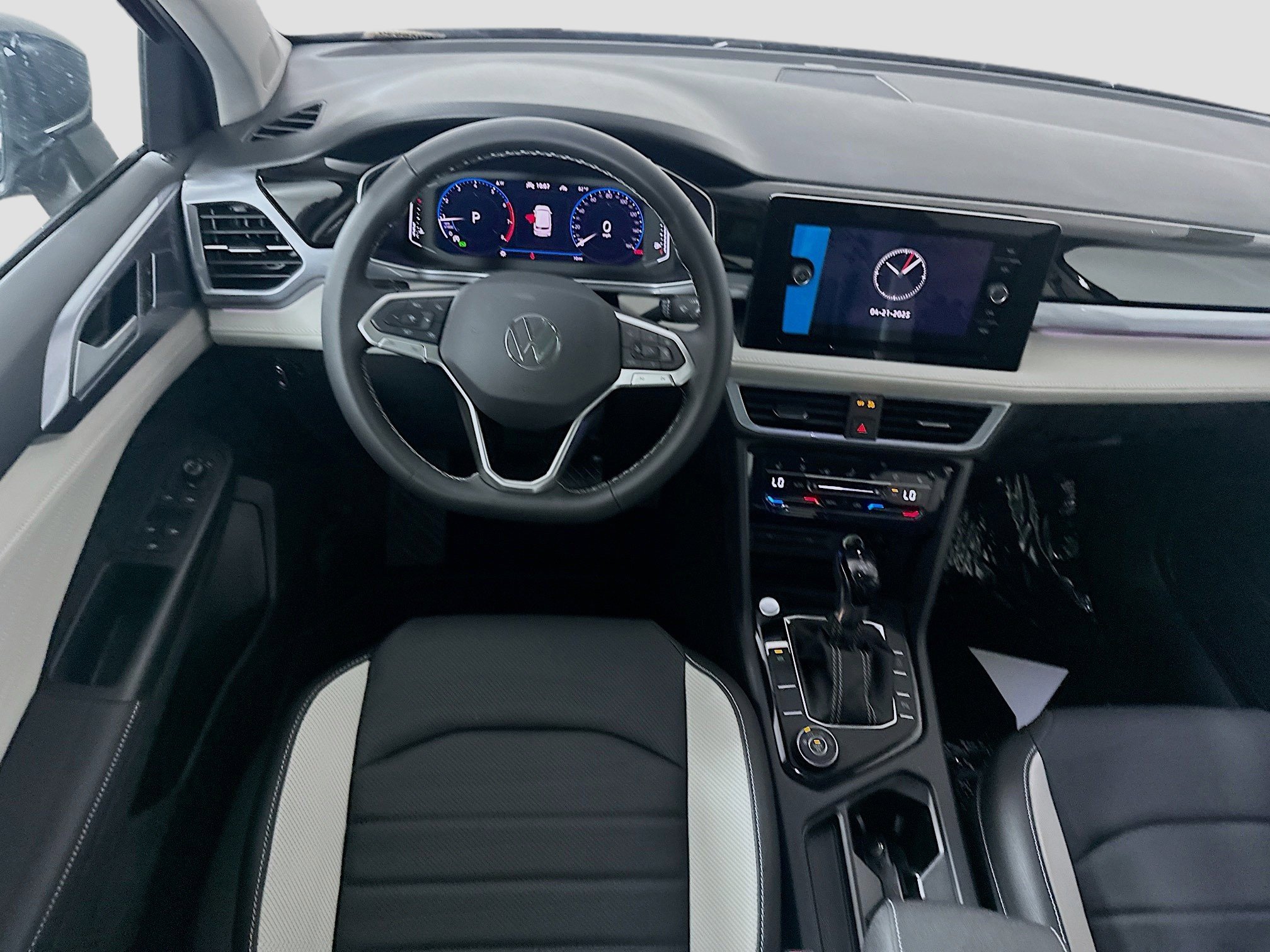 Certified 2025 Volkswagen Taos SEL image 16