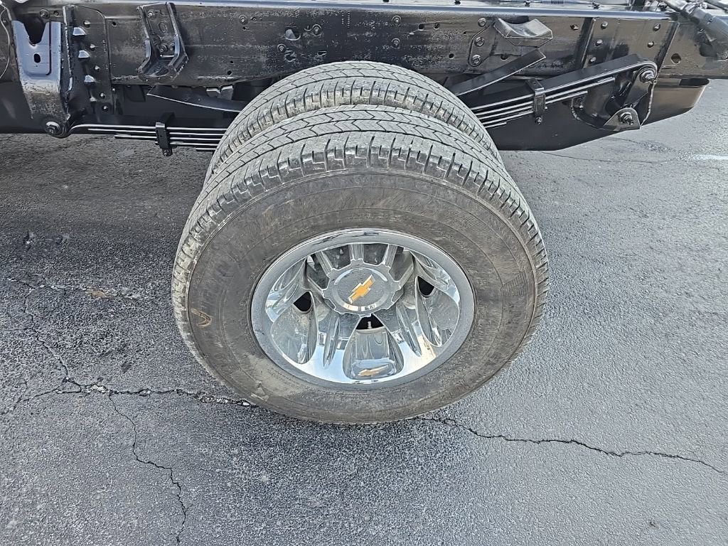Used 2024 Chevrolet Silverado 3500 LT w/ Convenience Package image 6
