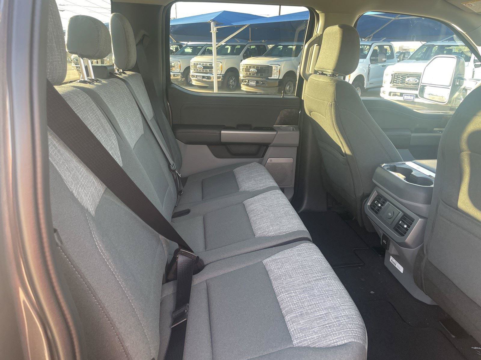 New 2026 Ford F250 XLT w/ XLT Premium Package AWD/4WD image 34