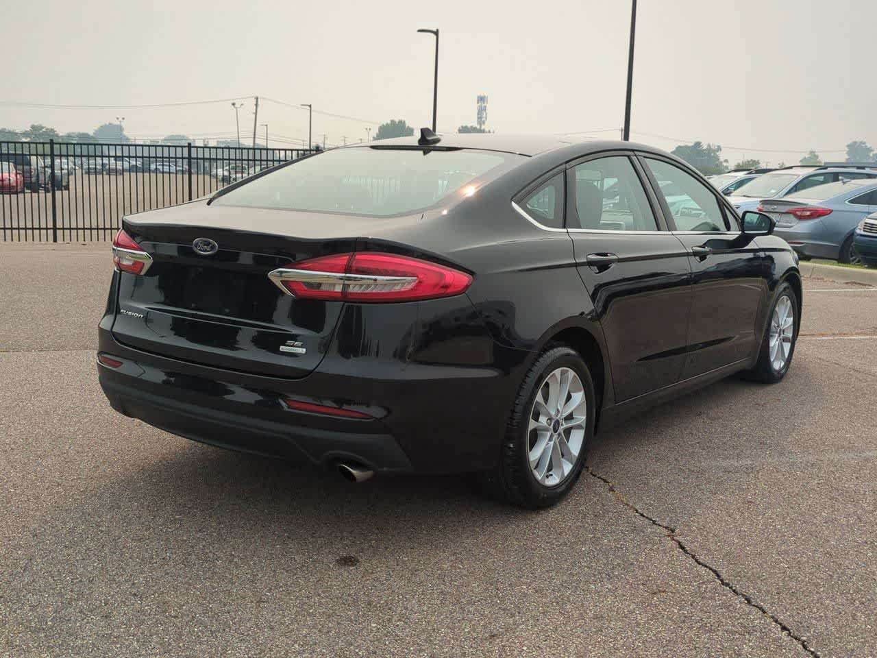 Used 2020 Ford Fusion SE FWD image 6
