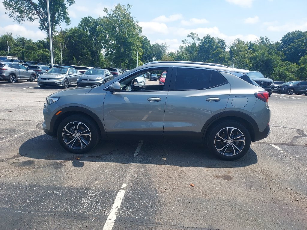 Used 2023 Buick Encore GX Select w/ Safety Package II AWD/4WD image 4