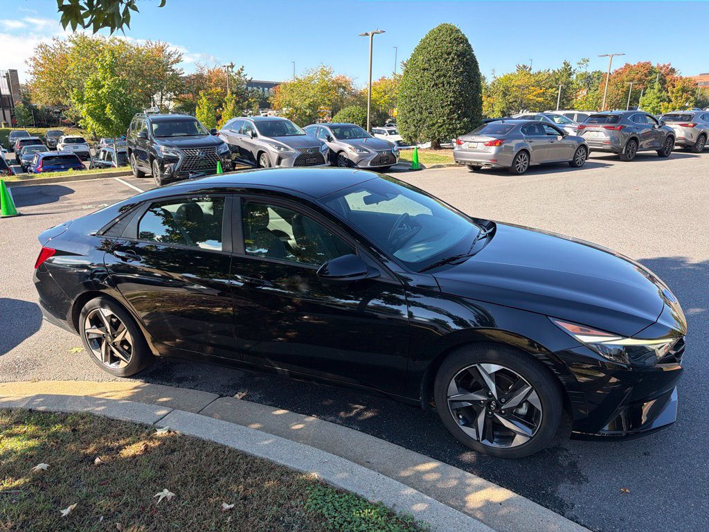 Used 2023 Hyundai Elantra SEL w/ Convenience Package FWD image 5