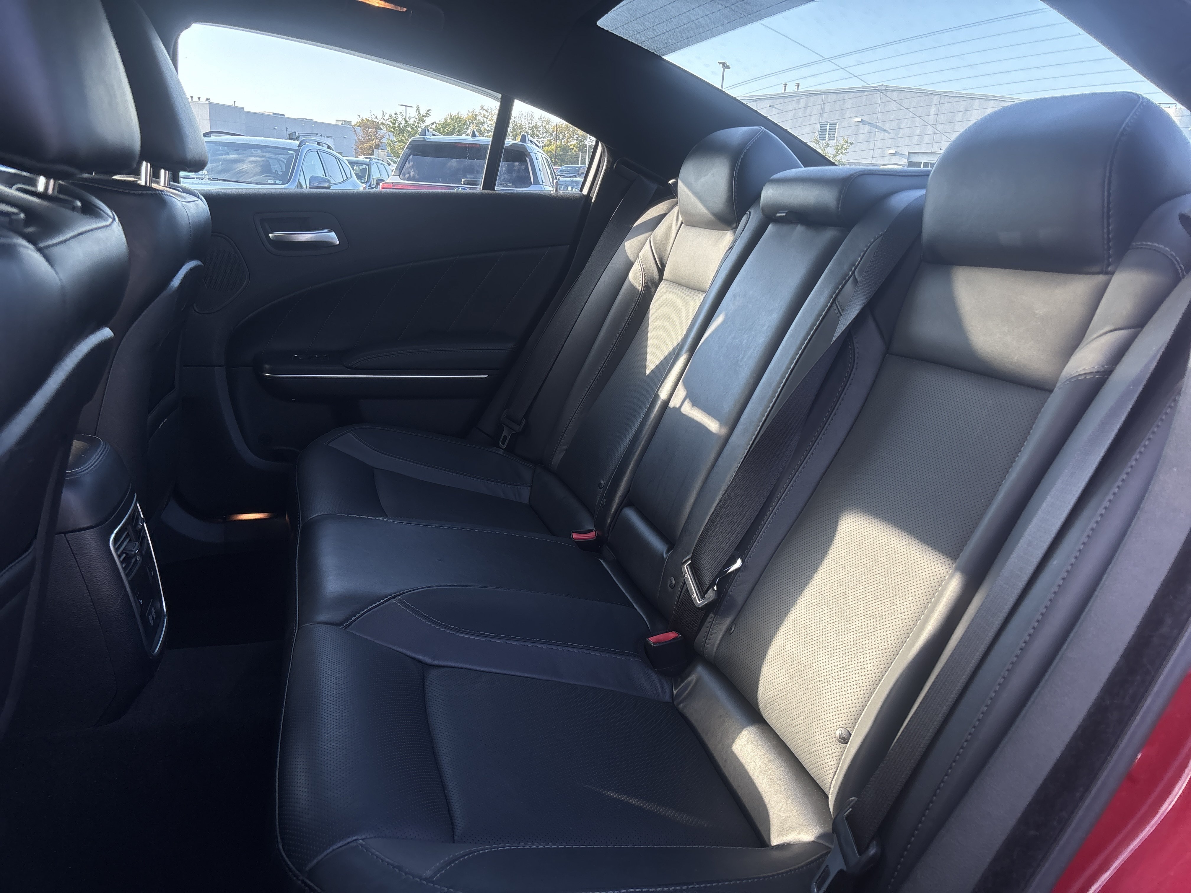 Used 2016 Dodge Charger SXT w/ AWD Premium Group image 29