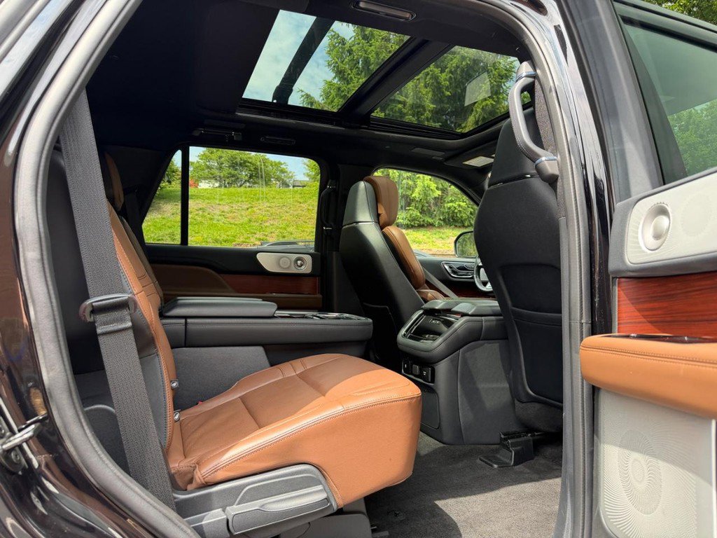 Used 2022 Lincoln Navigator Reserve AWD/4WD image 10