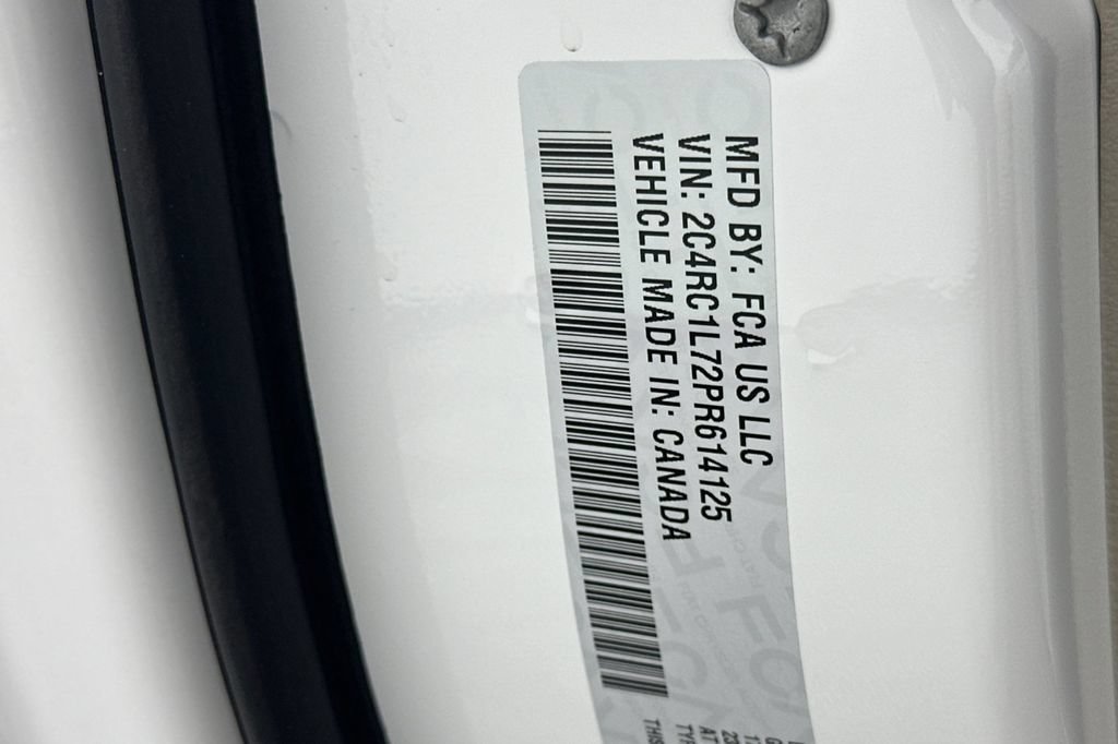 Used 2023 Chrysler Pacifica Touring-L FWD image 37