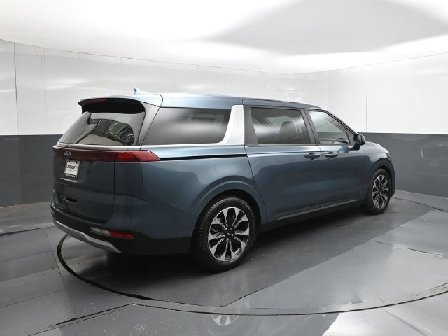 Used 2024 Kia Carnival EX FWD image 8
