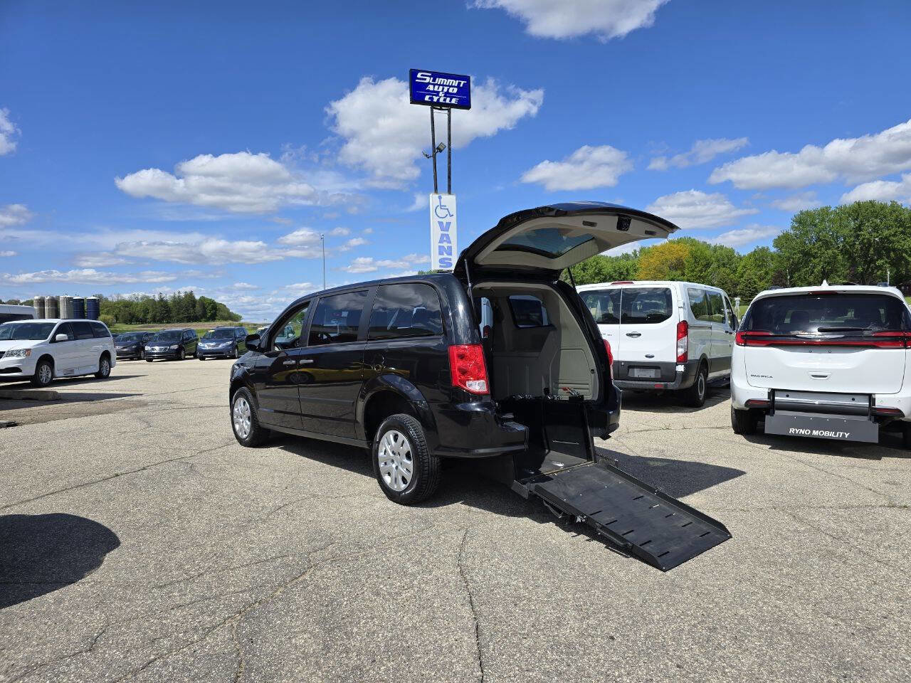 Used 2015 Dodge Grand Caravan American Value Package w/ UConnect Hands-Free Group image 25