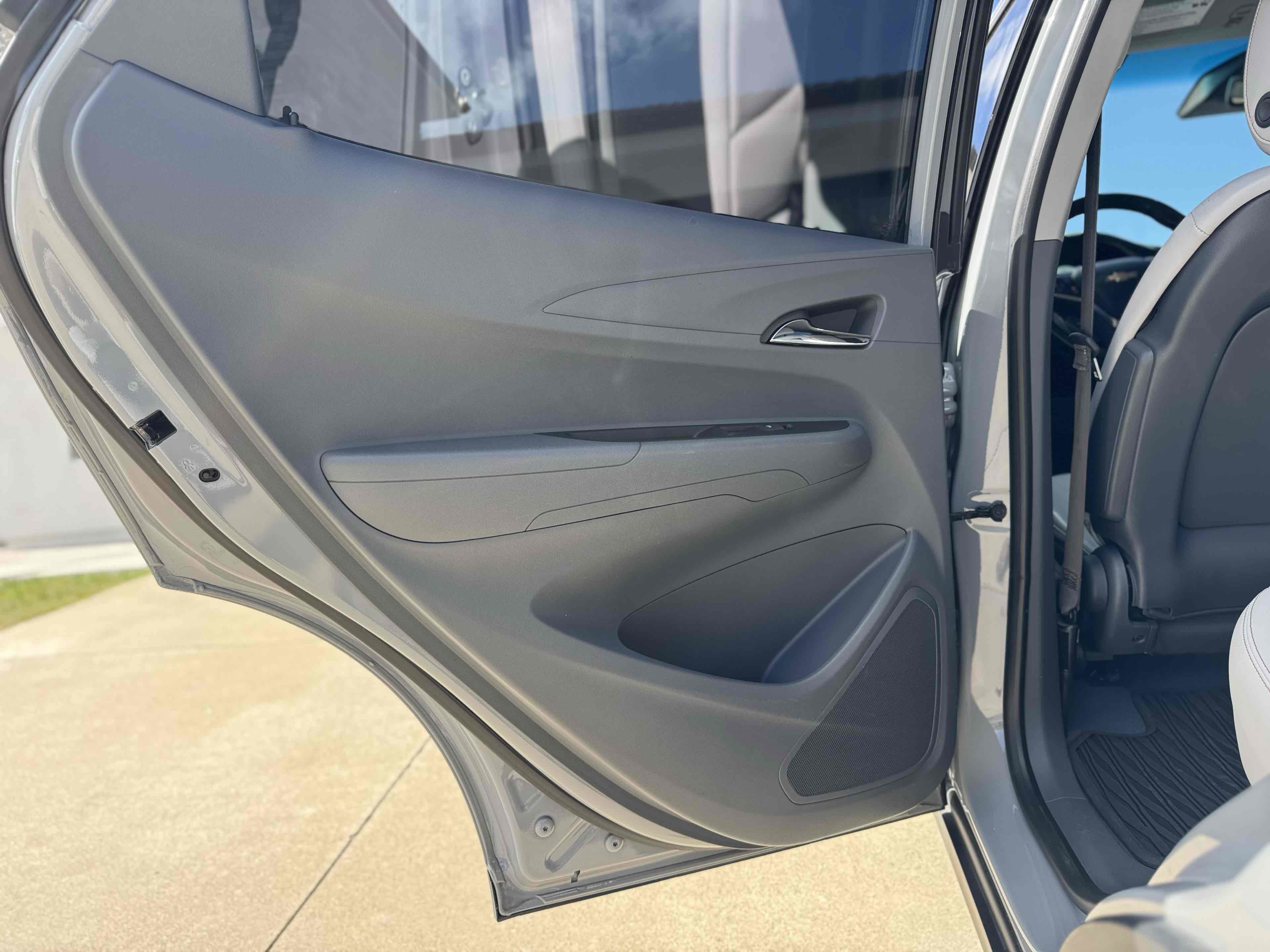Used 2019 Chevrolet Bolt Premier w/ Infotainment Package FWD image 36