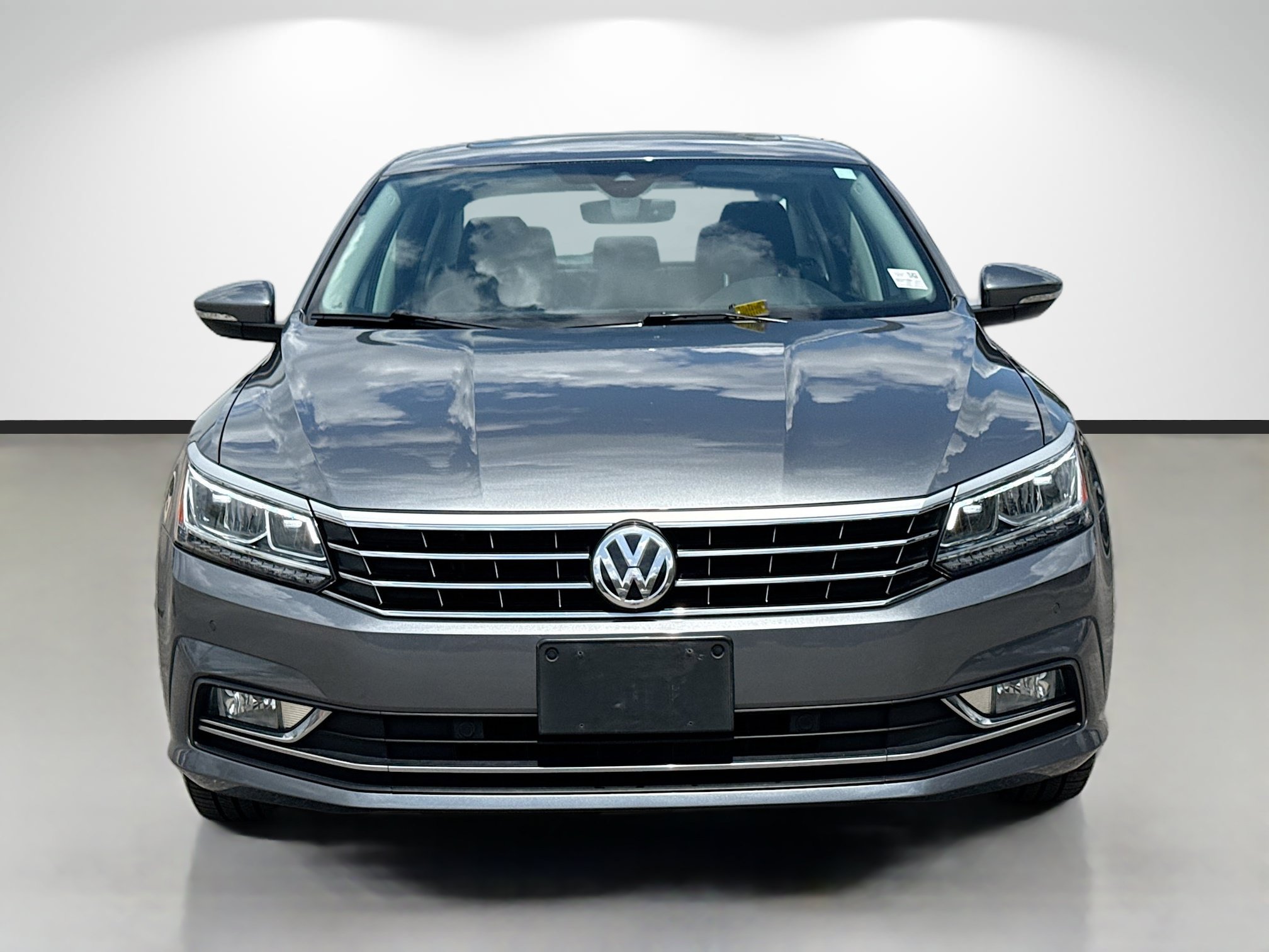 Used 2016 Volkswagen Passat 1.8T SEL Premium FWD image 8