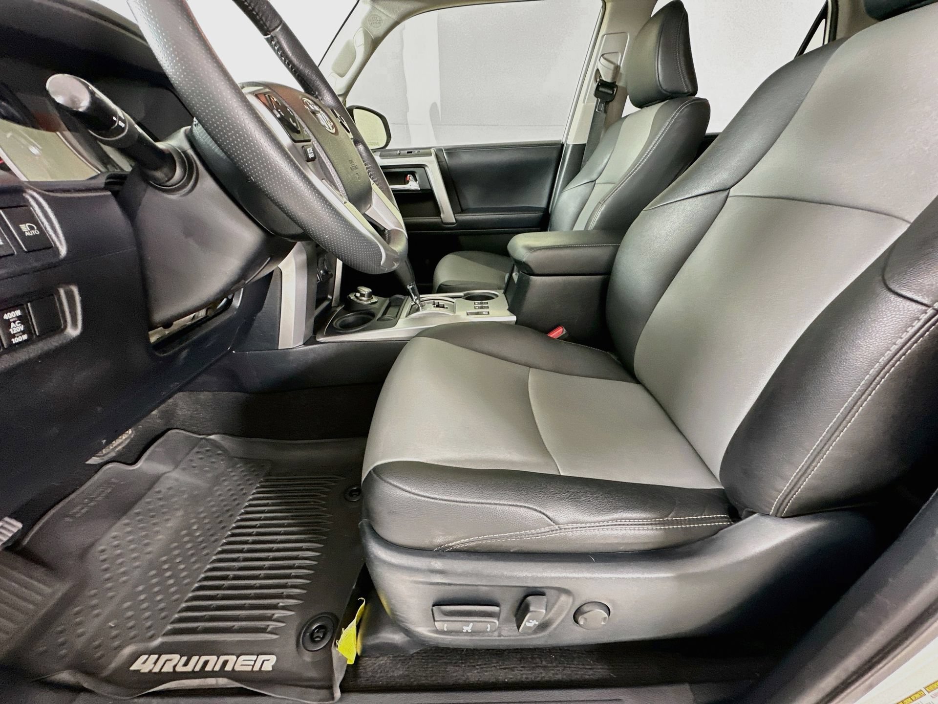 Used 2020 Toyota 4Runner SR5 Premium w/ Moonroof Package AWD/4WD image 22