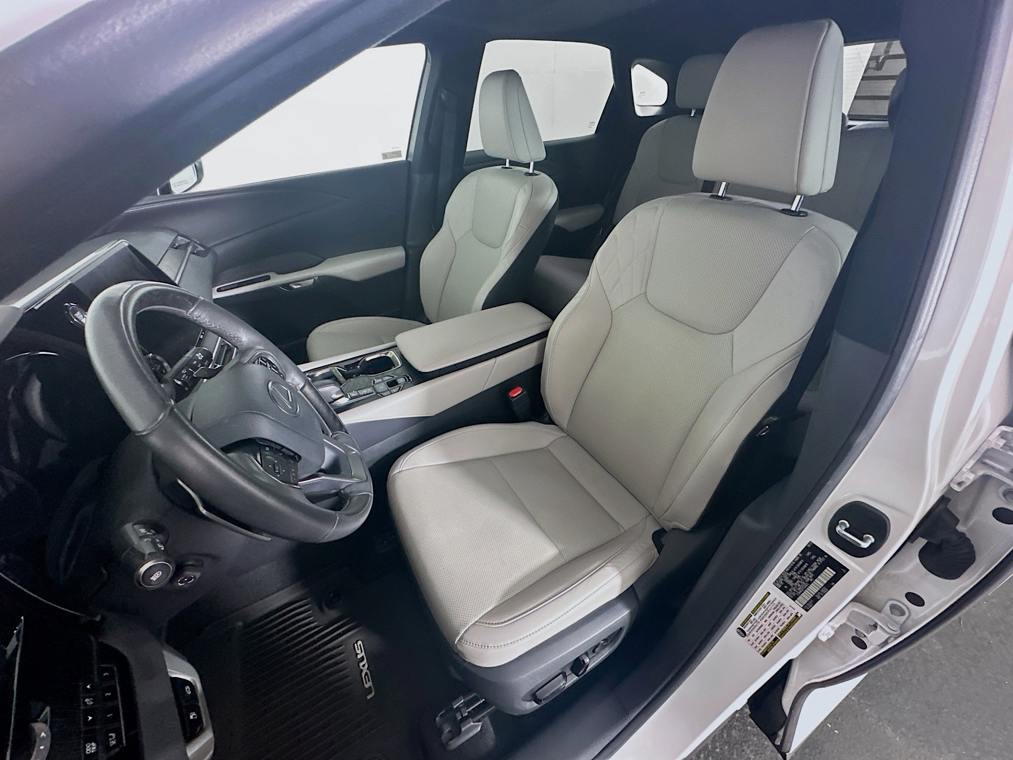 Used 2023 Lexus RX 350 Premium w/ Accessory Package AWD/4WD image 13