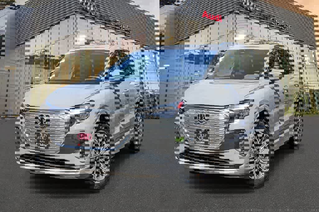 Used 2023 Audi Q4 e-tron Premium Plus w/ Premium Plus image 1