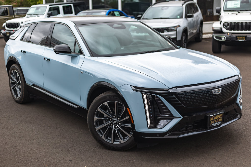 Used 2024 Cadillac Lyriq Sport RWD image 2