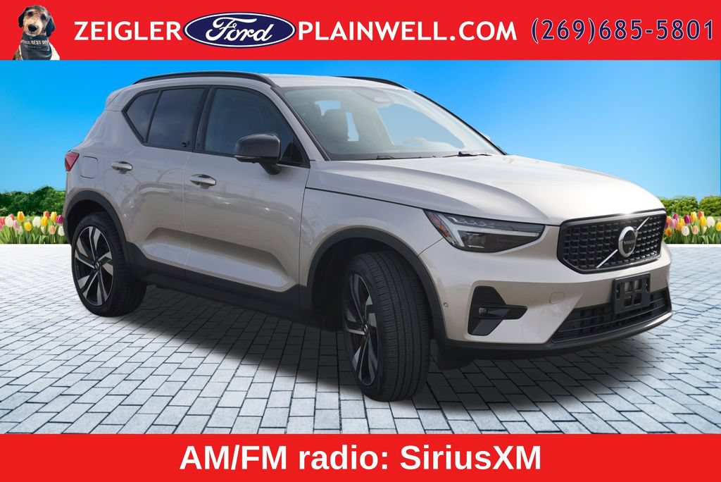 Used 2024 Volvo XC40 B5 Plus w/ Protection Package Premier AWD/4WD image 7
