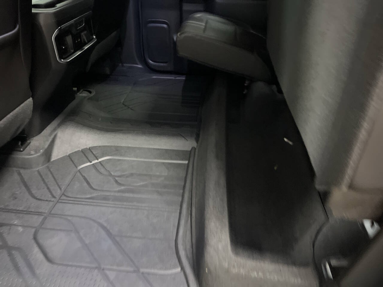 Used 2019 Chevrolet Silverado 1500 High Country w/ Technology Package AWD/4WD image 28