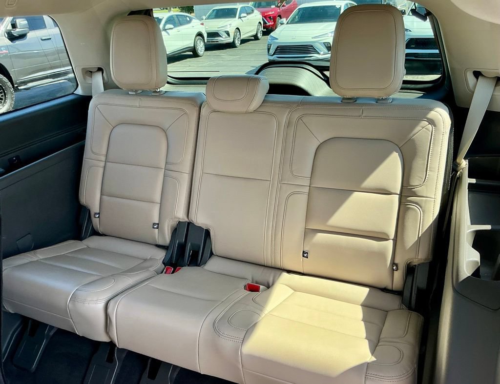 Used 2024 Lincoln Navigator Reserve w/ Monochromatic Package AWD/4WD image 30