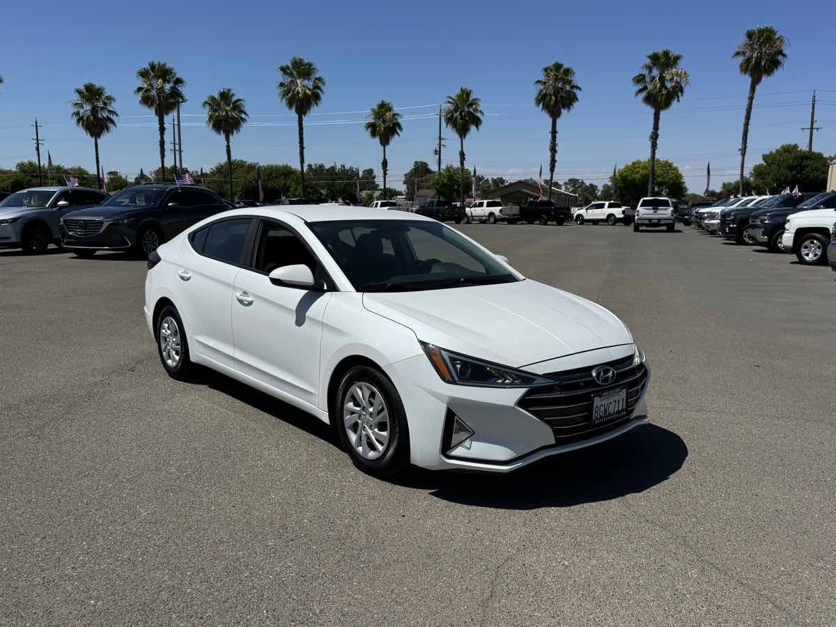 Used 2019 Hyundai Elantra SE w/ Cargo Package FWD image 2