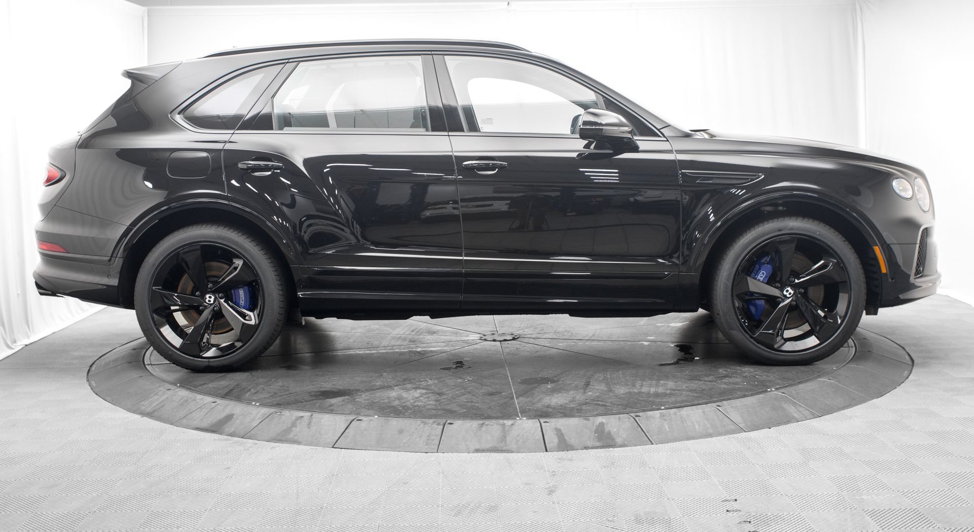 New 2026 Bentley Bentayga AWD/4WD image 2