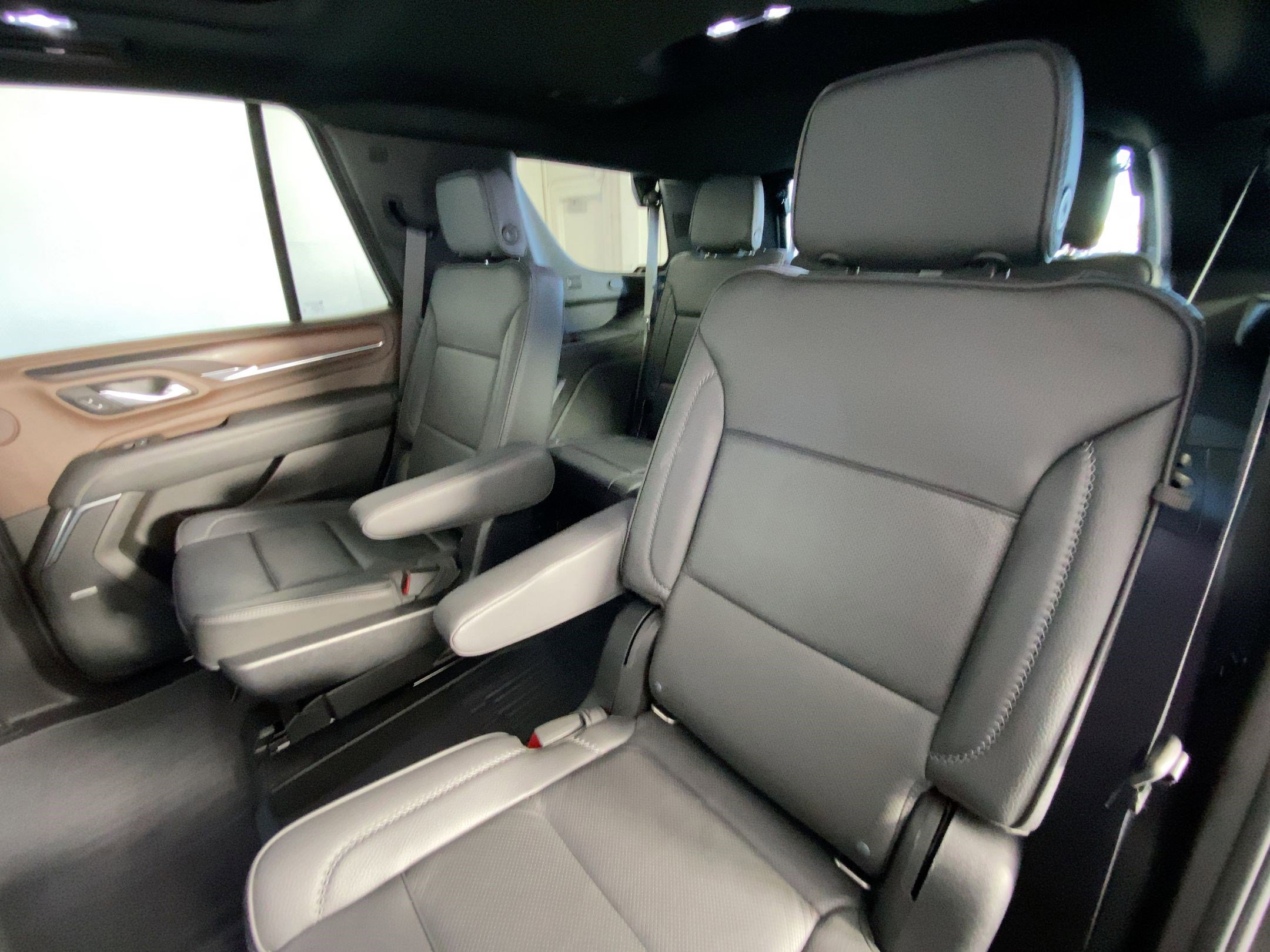 Used 2021 GMC Yukon Denali w/ Denali Premium Package image 28