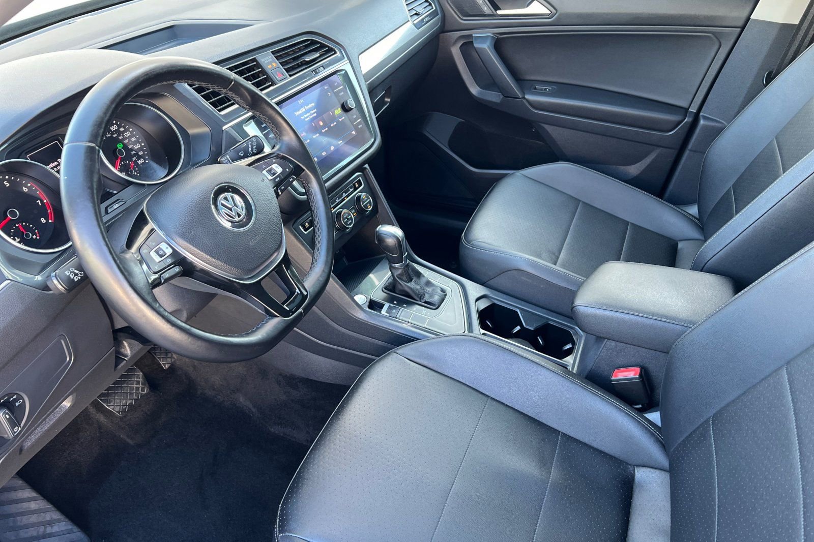 Used 2019 Volkswagen Tiguan SE w/ Panoramic Sunroof Package image 10