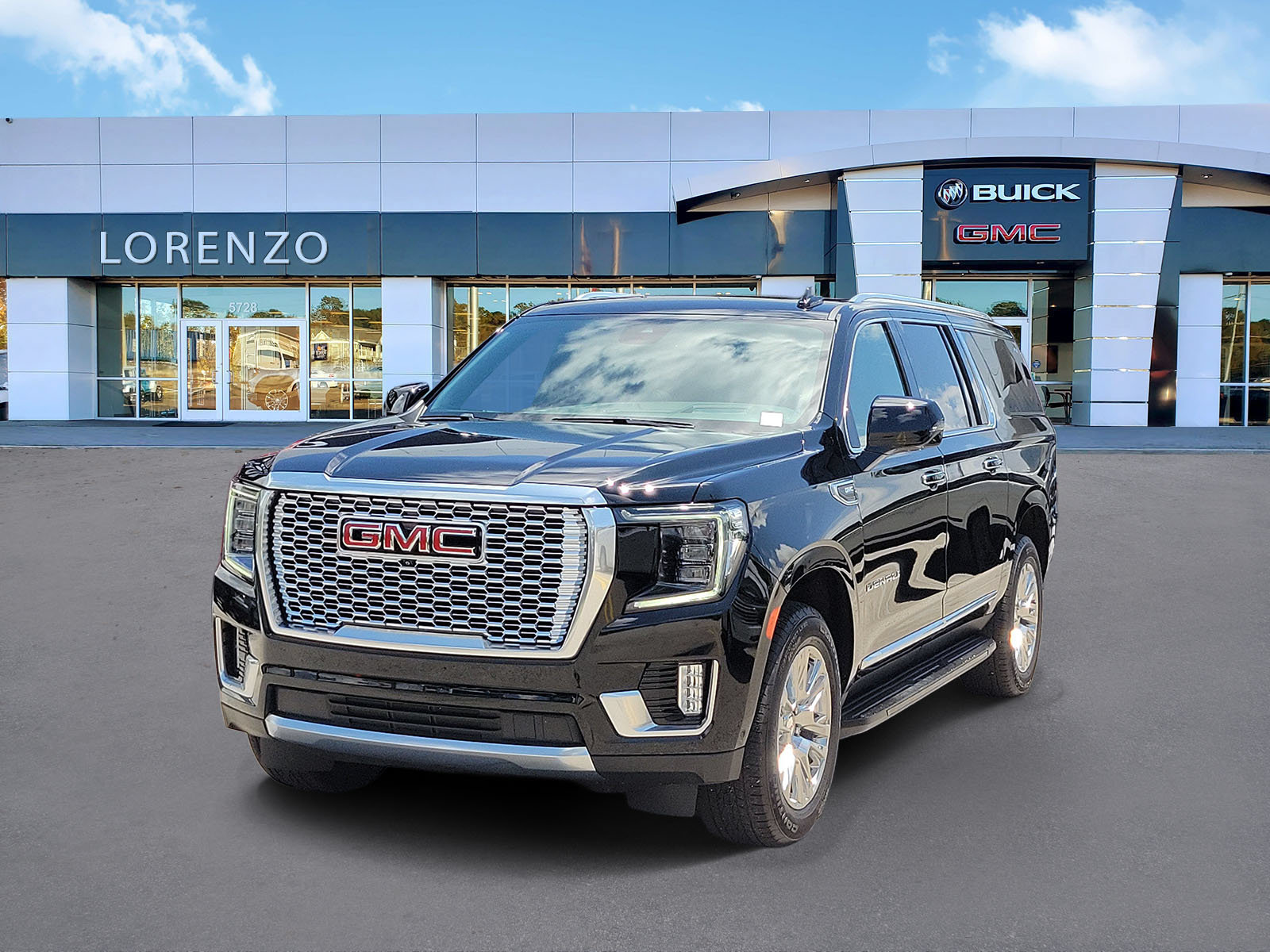 Used 2024 GMC Yukon XL Denali w/ Advanced Technology Package AWD/4WD image 1