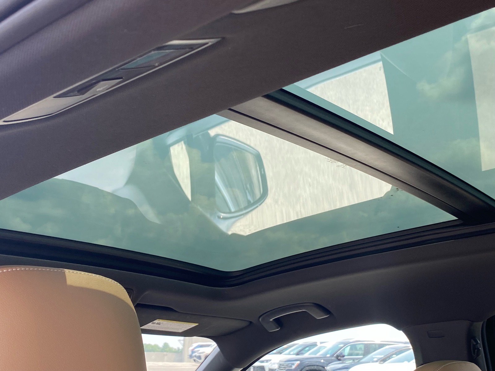 Certified 2023 Volkswagen Tiguan SE w/ Panoramic Sunroof Package AWD/4WD image 21