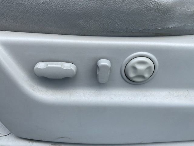 Used 2011 Chevrolet Avalanche LTZ AWD/4WD image 20