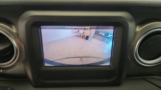 Used 2018 Jeep Wrangler Unlimited Sahara AWD/4WD image 15